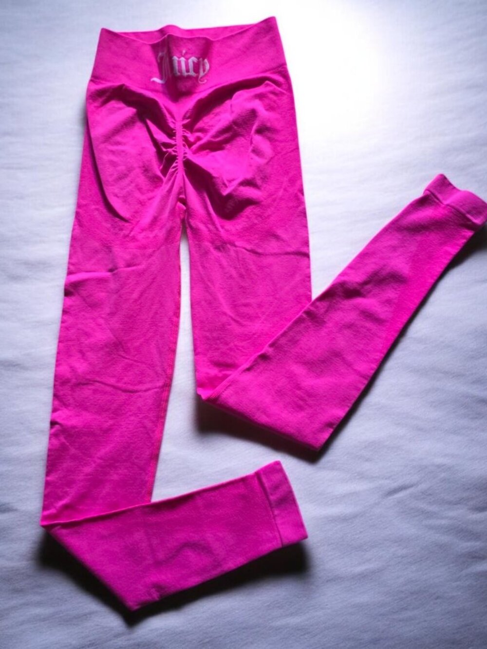 NWOT JUICY COUTURE (MED) Hot Pink High Waisted Scrunch-Butt High Waisted Legging